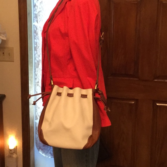 Liz Claiborne Spectator Bucket Purse - Picture 2 of 6